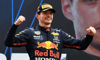 Verstappen sconfigge Alonso e vince il Gran Premio di Monaco nonostante la pioggia abbia causato un’ultima drammatica fase di gara