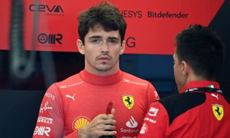 “Non vedo l’ora di guidare la nuova vettura del 2024 promessa da Ferrari,” afferma Leclerc