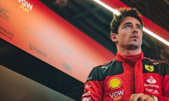 Leclerc si lamenta per il ritiro dopo una “corsa folle” con Sainz che cerca risposte sulla scarsa velocità della Ferrari