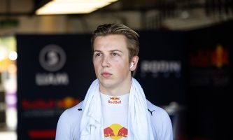 Liam Lawson dichiara di essere stato “solo felice di completare la gara” dopo il caotico suo primo Gran Premio