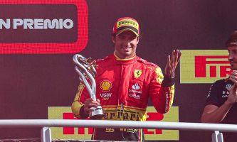 Carlos Sainz Conquista la Pole Position a Monza: Ferrari Accende i Cuori dei Tifosi